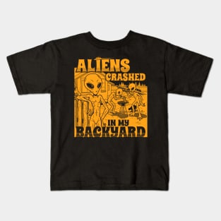 Aliens Crashed In My Backyard Funny Alien E.T. Retro Meme Kids T-Shirt